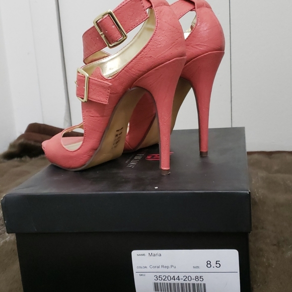 Heels - Picture 7 of 7